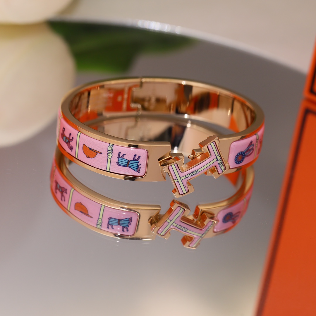 H**me5 Bracelet