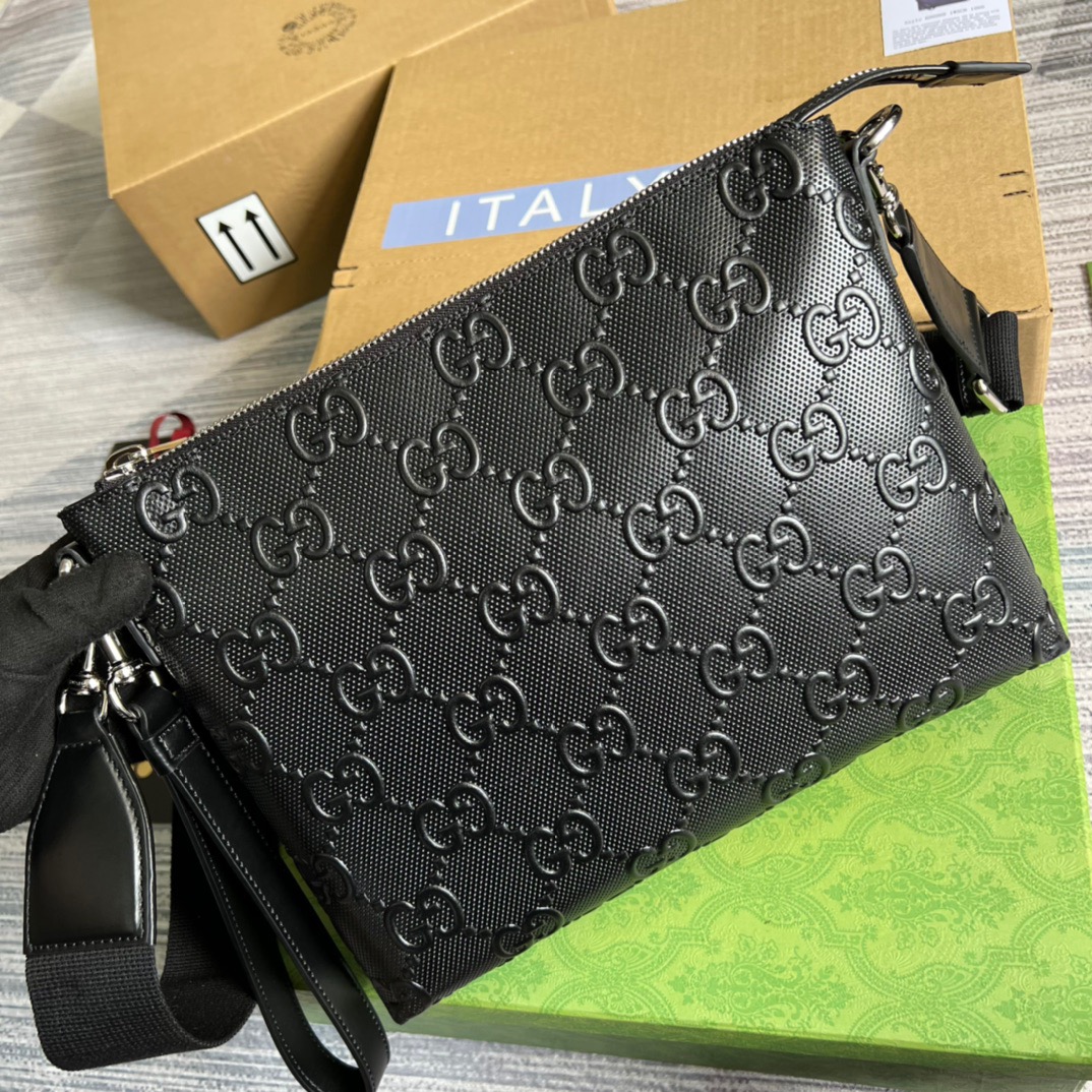 Gvc*1 GG Embossed Medium Messenger Bag Black GG Embossed For Men 12in/31cm GG 696009 1W3CN 1000