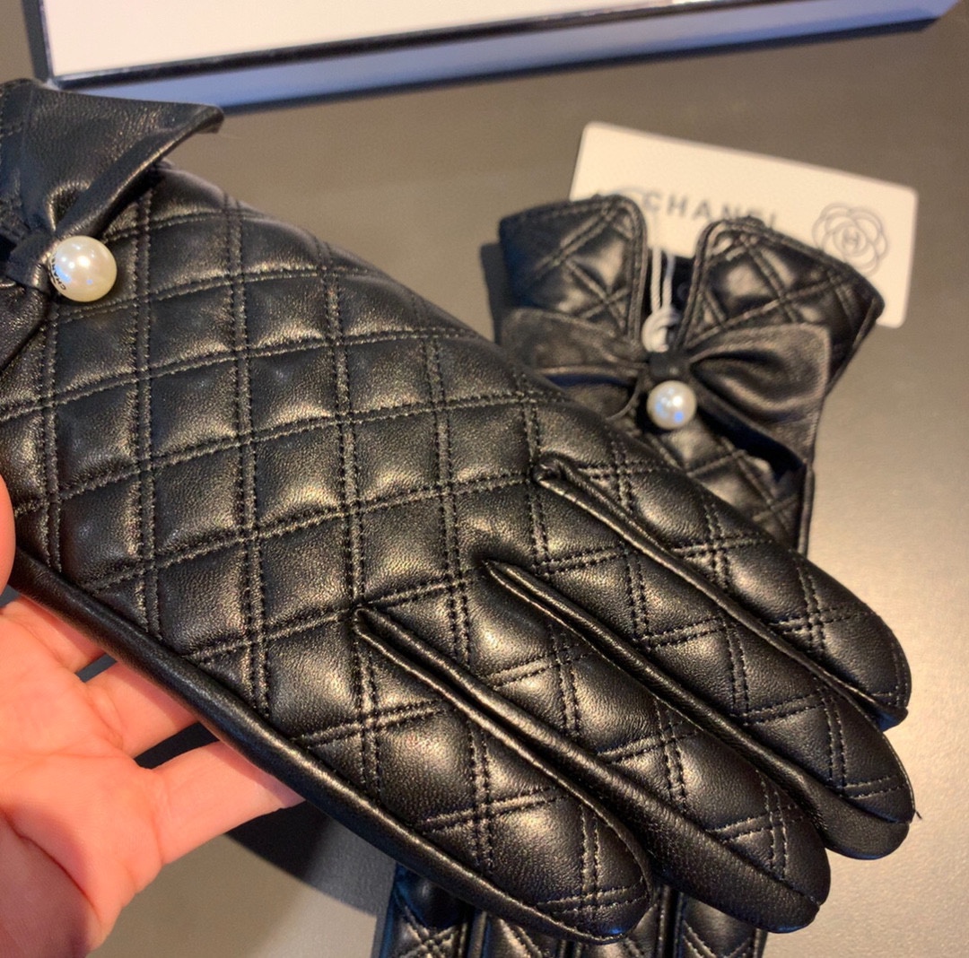 Ch**el Gloves In Black