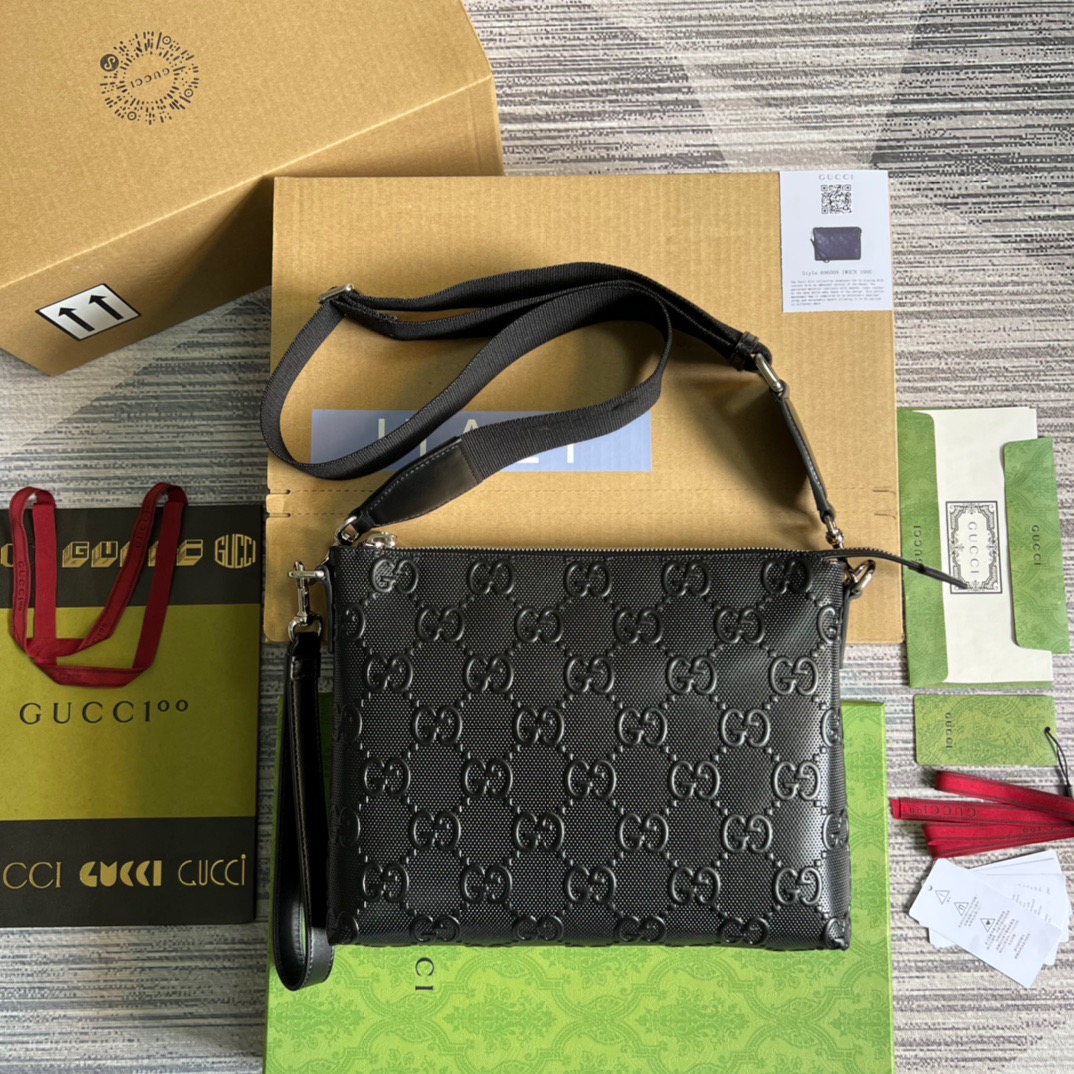 Gvc*1 GG Embossed Medium Messenger Bag Black GG Embossed For Men 12in/31cm GG 696009 1W3CN 1000