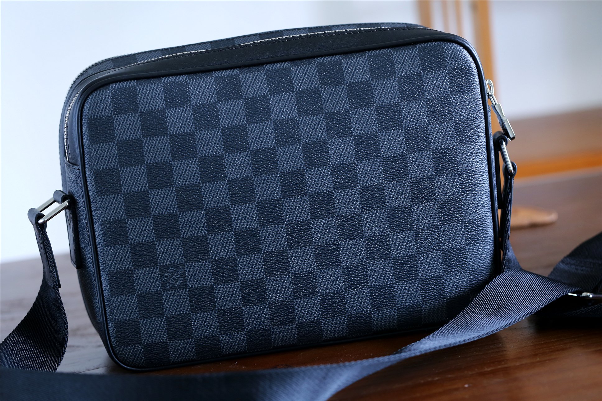 L0vis Vvtt0n Trocadero Messenger NM PM Damier Graphite For Men, Men’s Bags, Shoulder And Crossbody Bags 11.4in/29cm LV