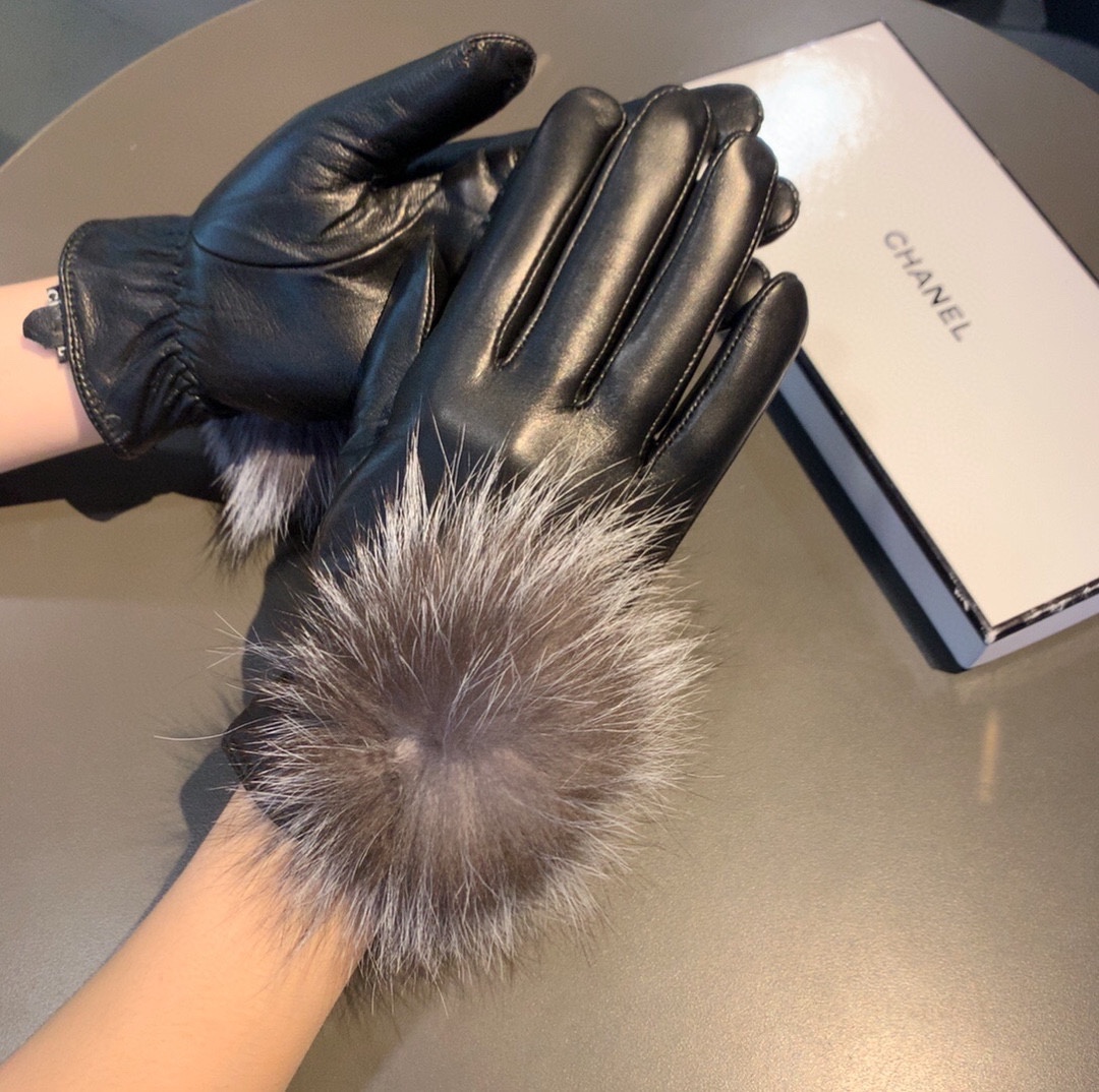 Ch**el Gloves In Black