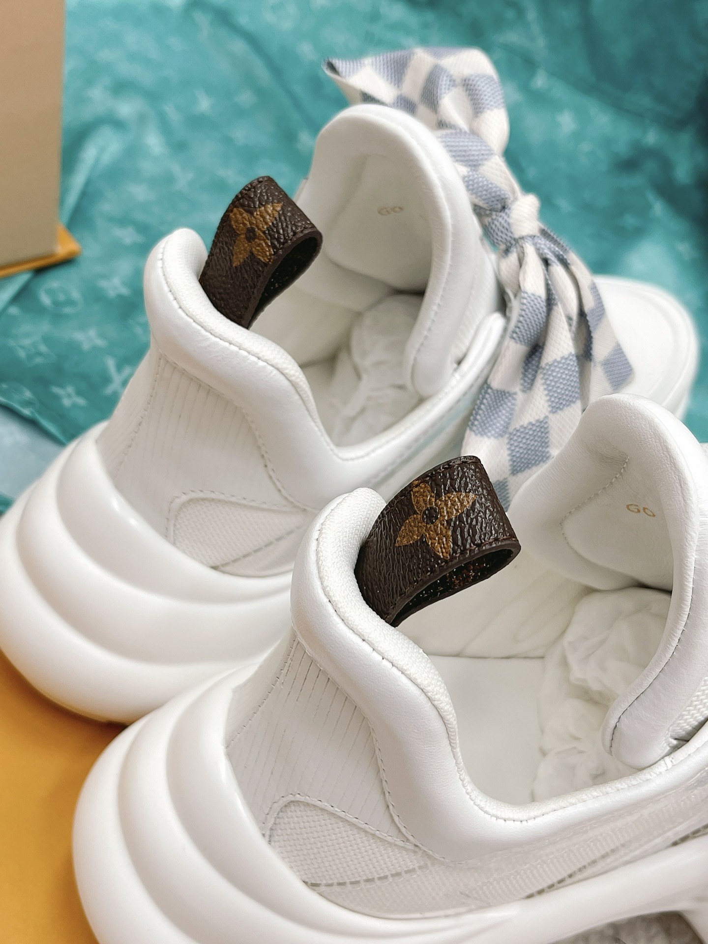 L0vis Vvtt0n Women’s LV Archlight Sneaker White For Women LV