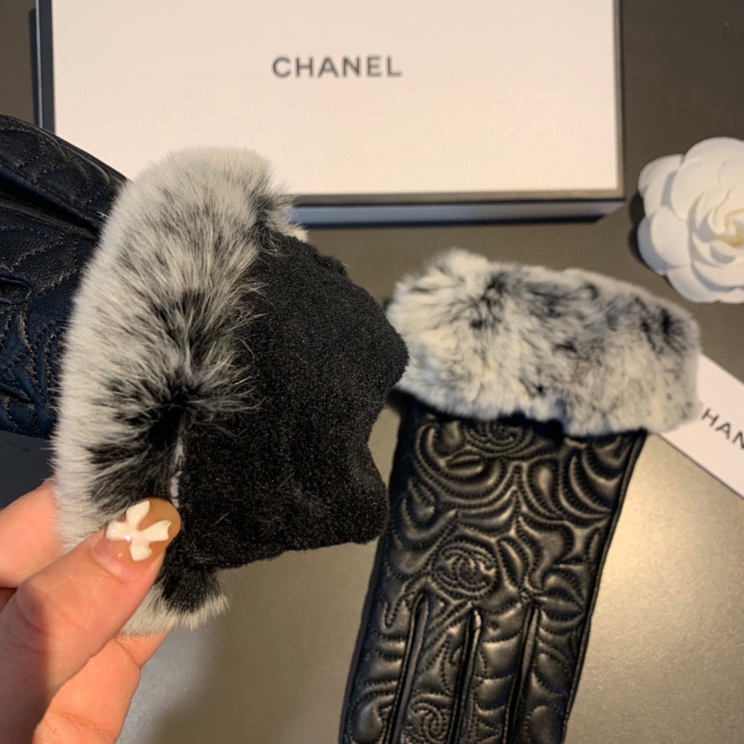 Ch**el Gloves In Black