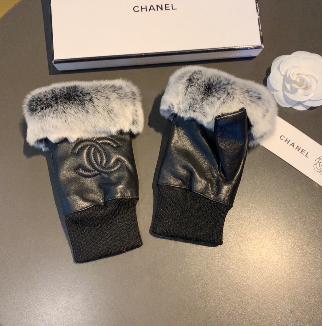 Ch**el Gloves In Black