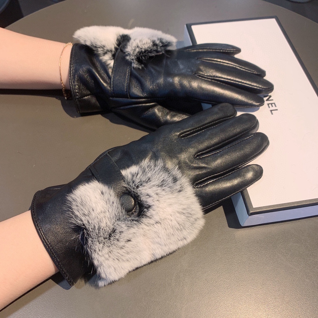 Ch**el Gloves In Black