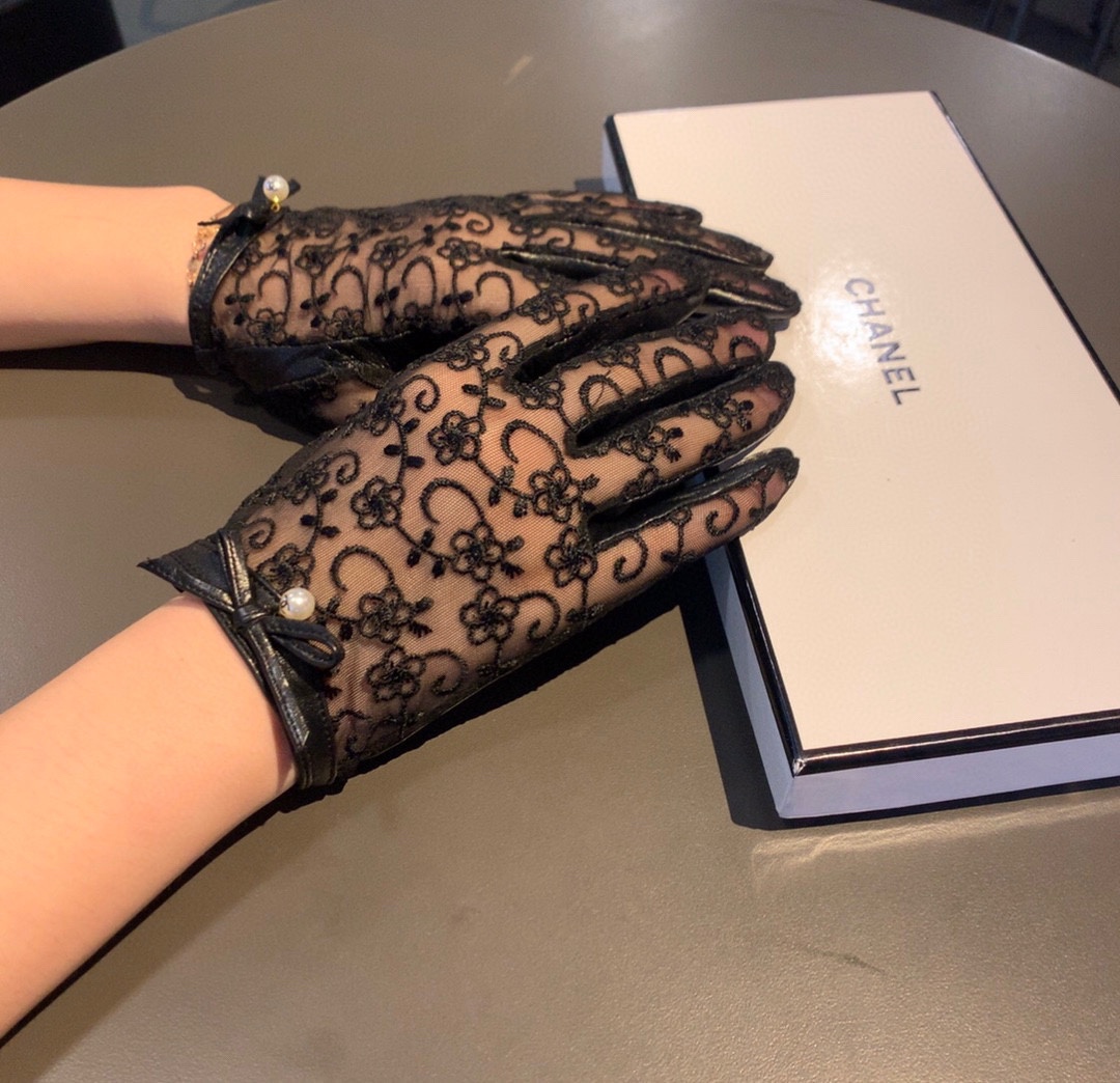 Ch**el Gloves In Black