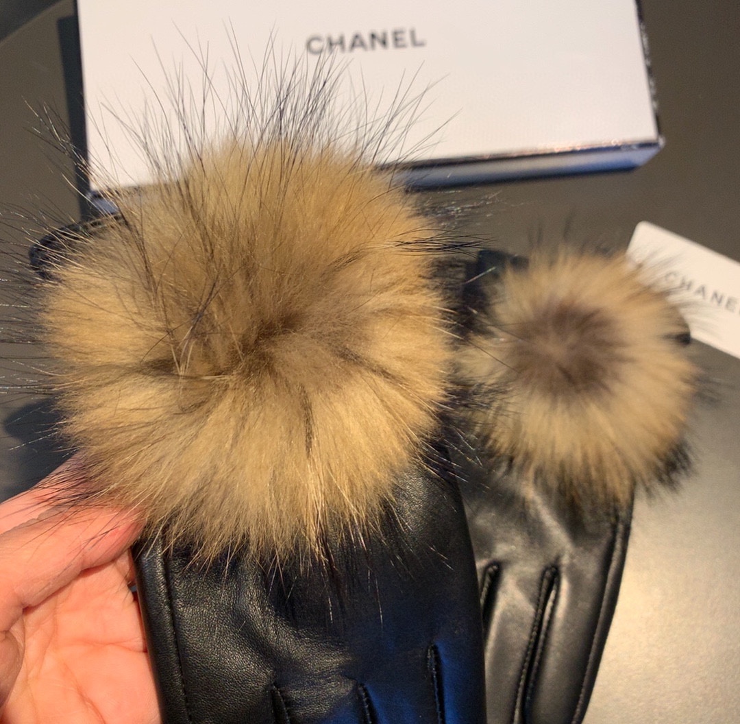 Ch**el Gloves In Black
