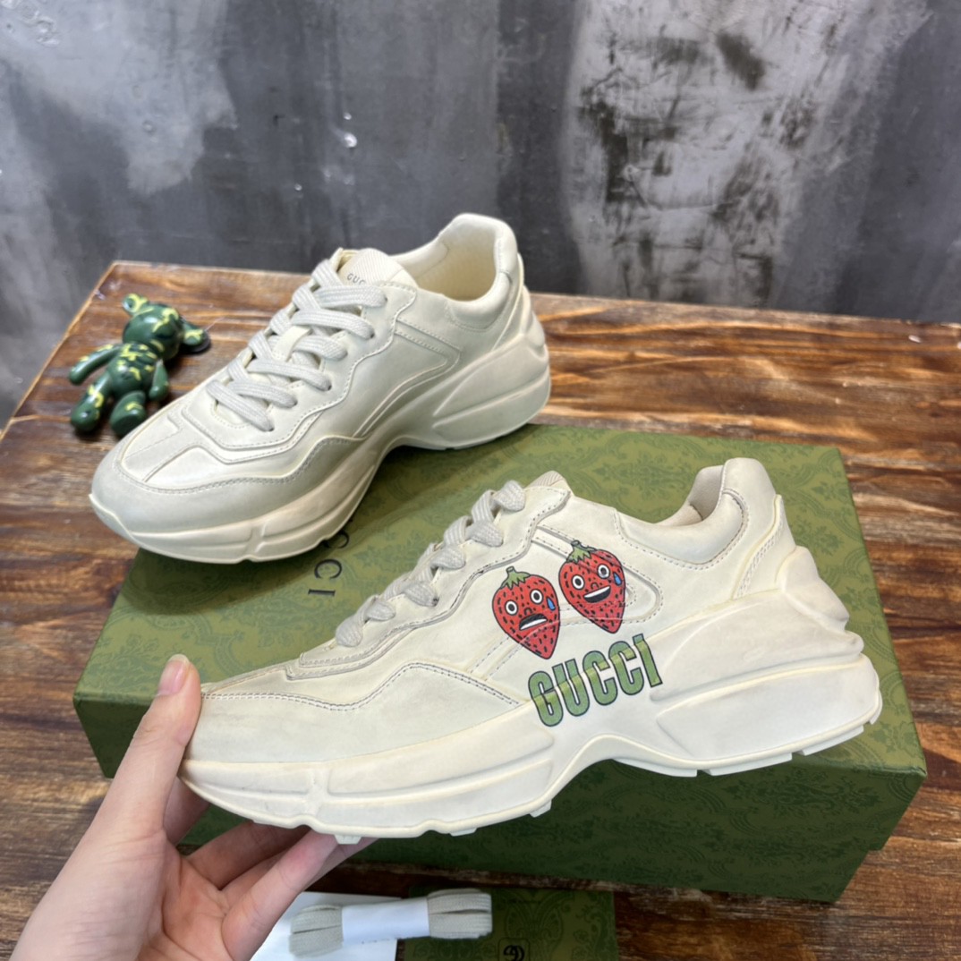 Gvc*1 Men’s Rhyton Sneaker With Strawberry Print Ivory White For Men 703814 DRW00 9522