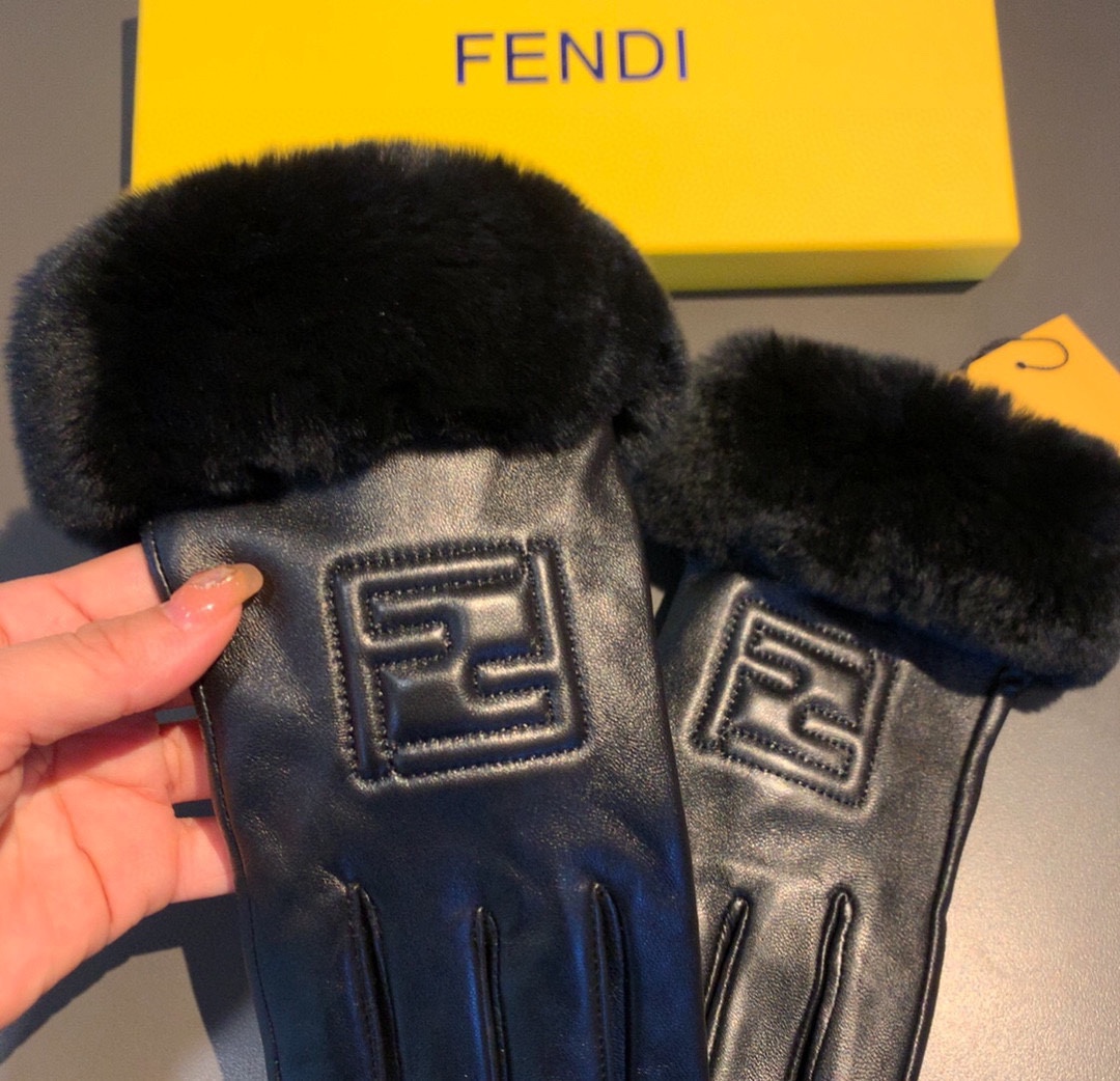 F**di Gloves In Black