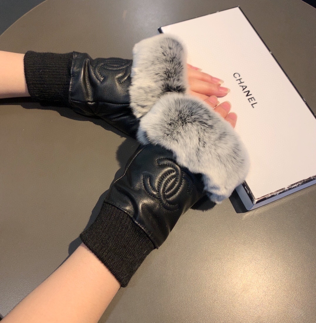 Ch**el Gloves In Black