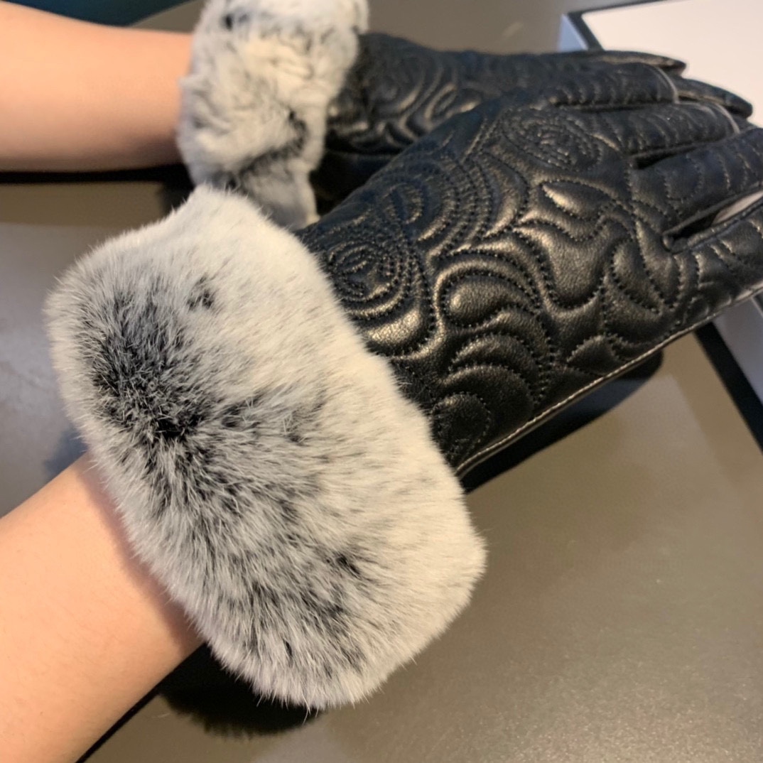Ch**el Gloves In Black