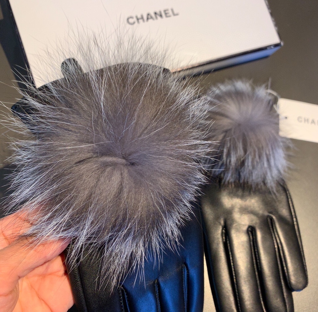 Ch**el Gloves In Black