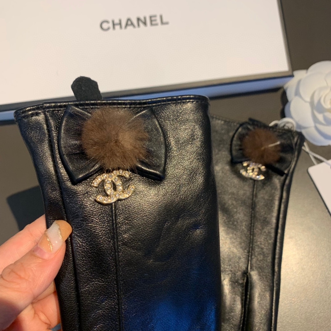 Ch**el Gloves In Black