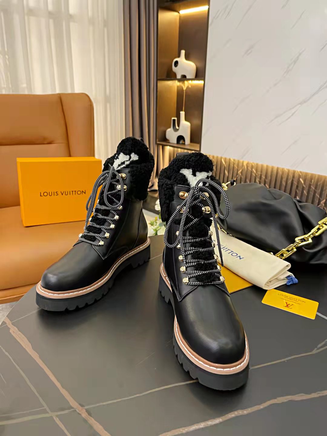 L0vis Vvtt0n Women’s Territory Flat Military Boots Black For Women LV