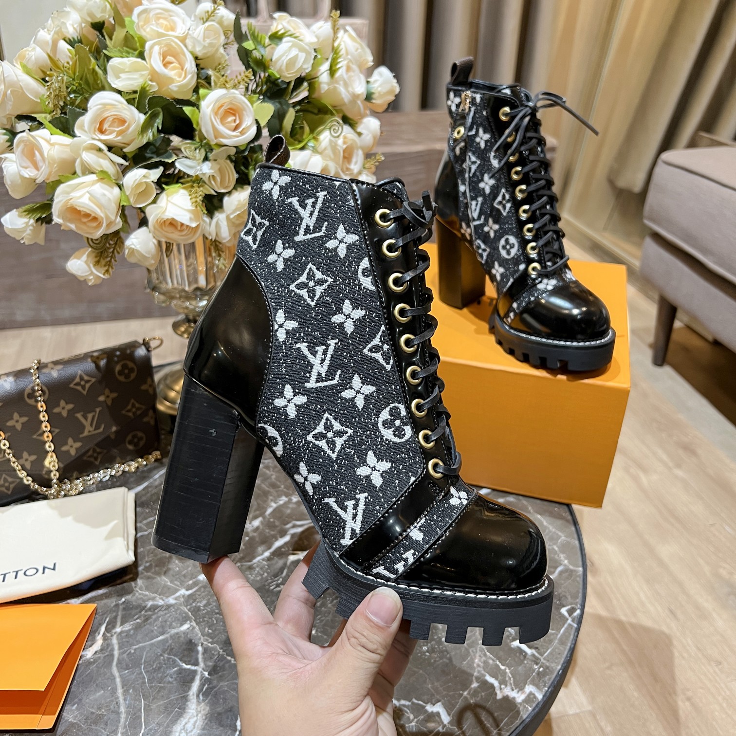 L0vis Vvtt0n Women’s Star Trail Ankle Boots Black For Women LV