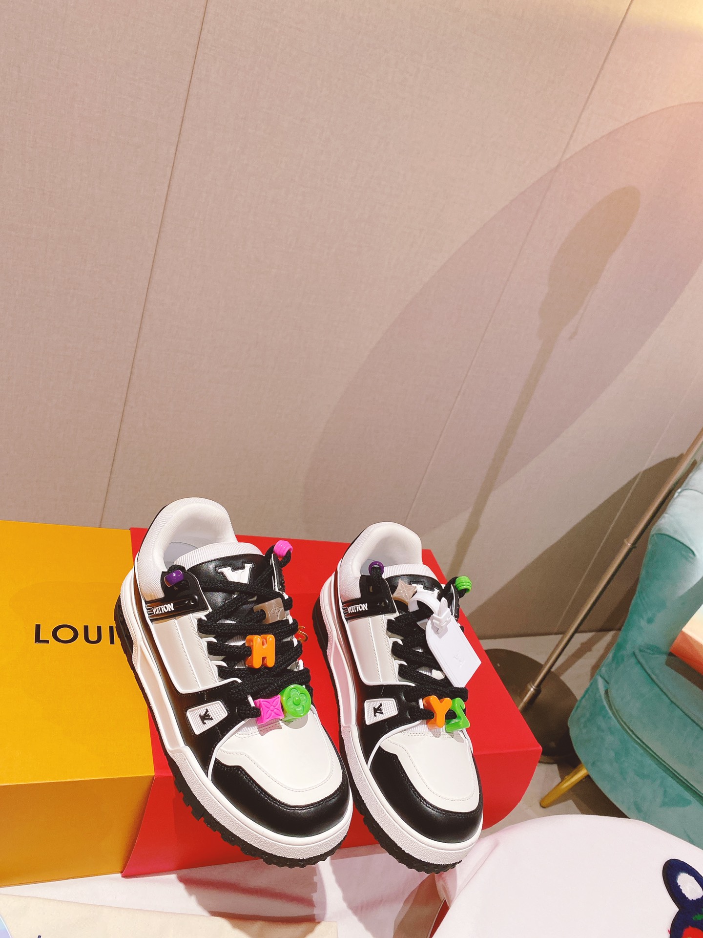 L0vis Vvtt0n Women’s LV Trainer Sneaker Black For Women LV