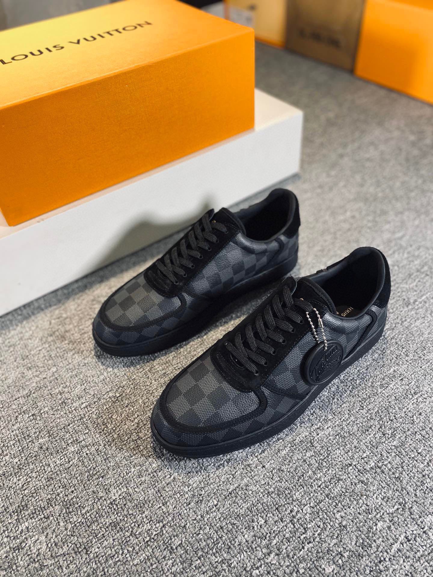 L0vis Vvtt0n Rivoli Sneaker Black For Men LV