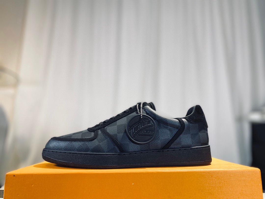 L0vis Vvtt0n Rivoli Sneaker Black For Men LV