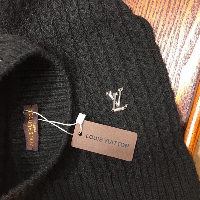 L0vis Vvtt0n Beanie & Scarf Set In Black