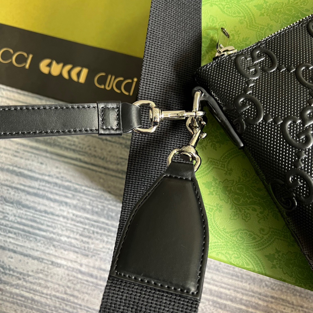 Gvc*1 GG Embossed Medium Messenger Bag Black GG Embossed For Men 12in/31cm GG 696009 1W3CN 1000