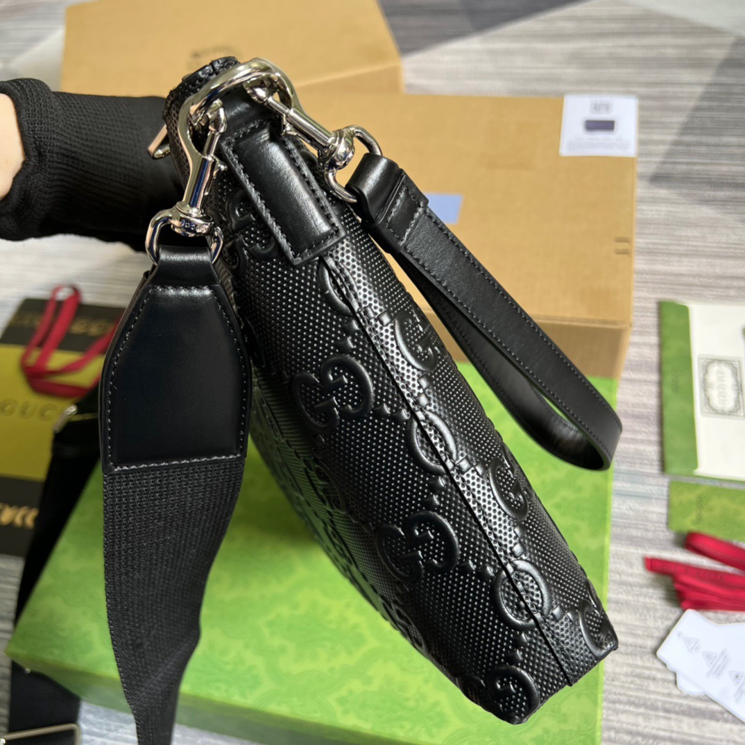 Gvc*1 GG Embossed Medium Messenger Bag Black GG Embossed For Men 12in/31cm GG 696009 1W3CN 1000