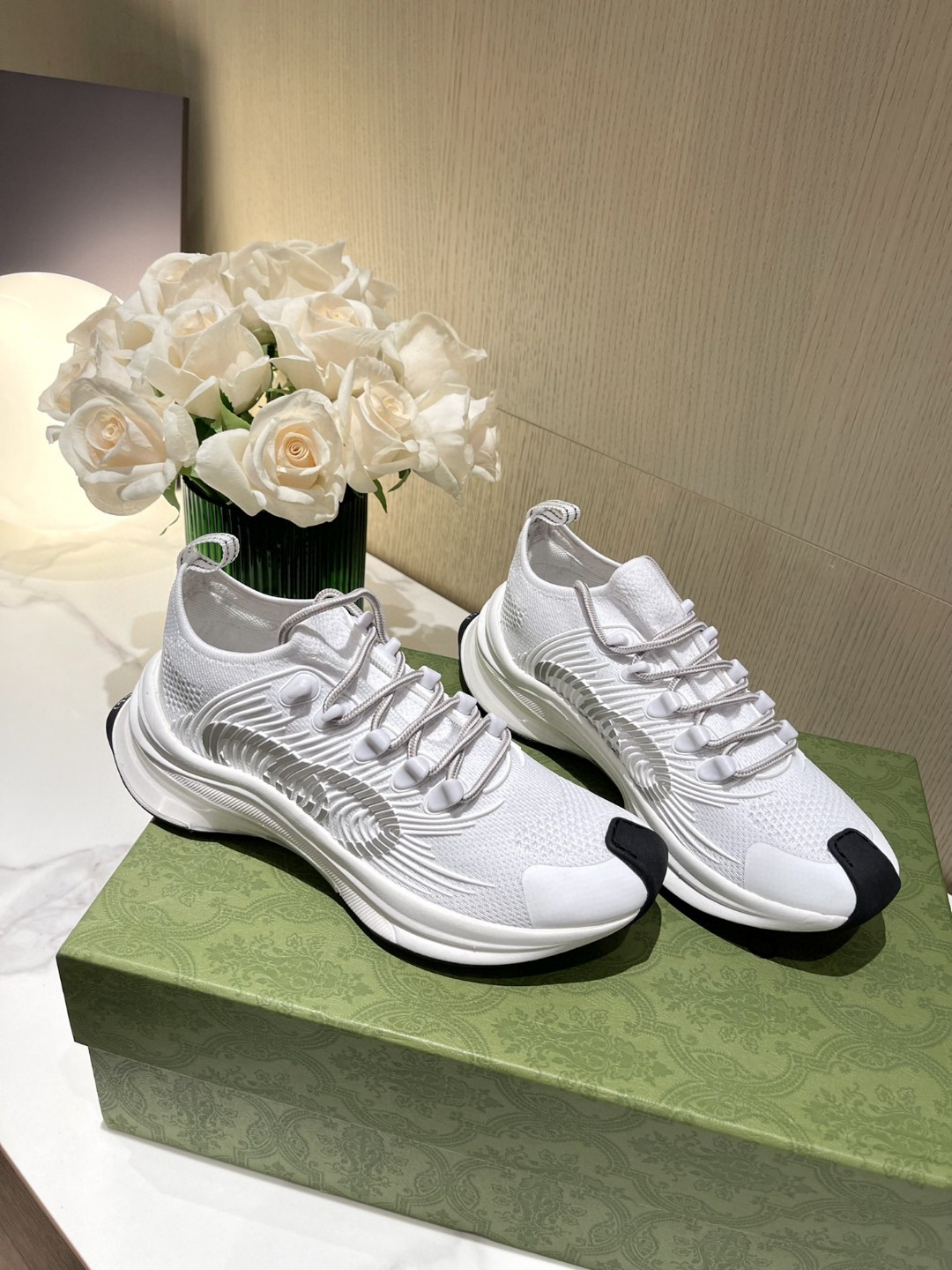 Gvc*1 Run Women’s Sneaker White For Women 680893 USM10 8475
