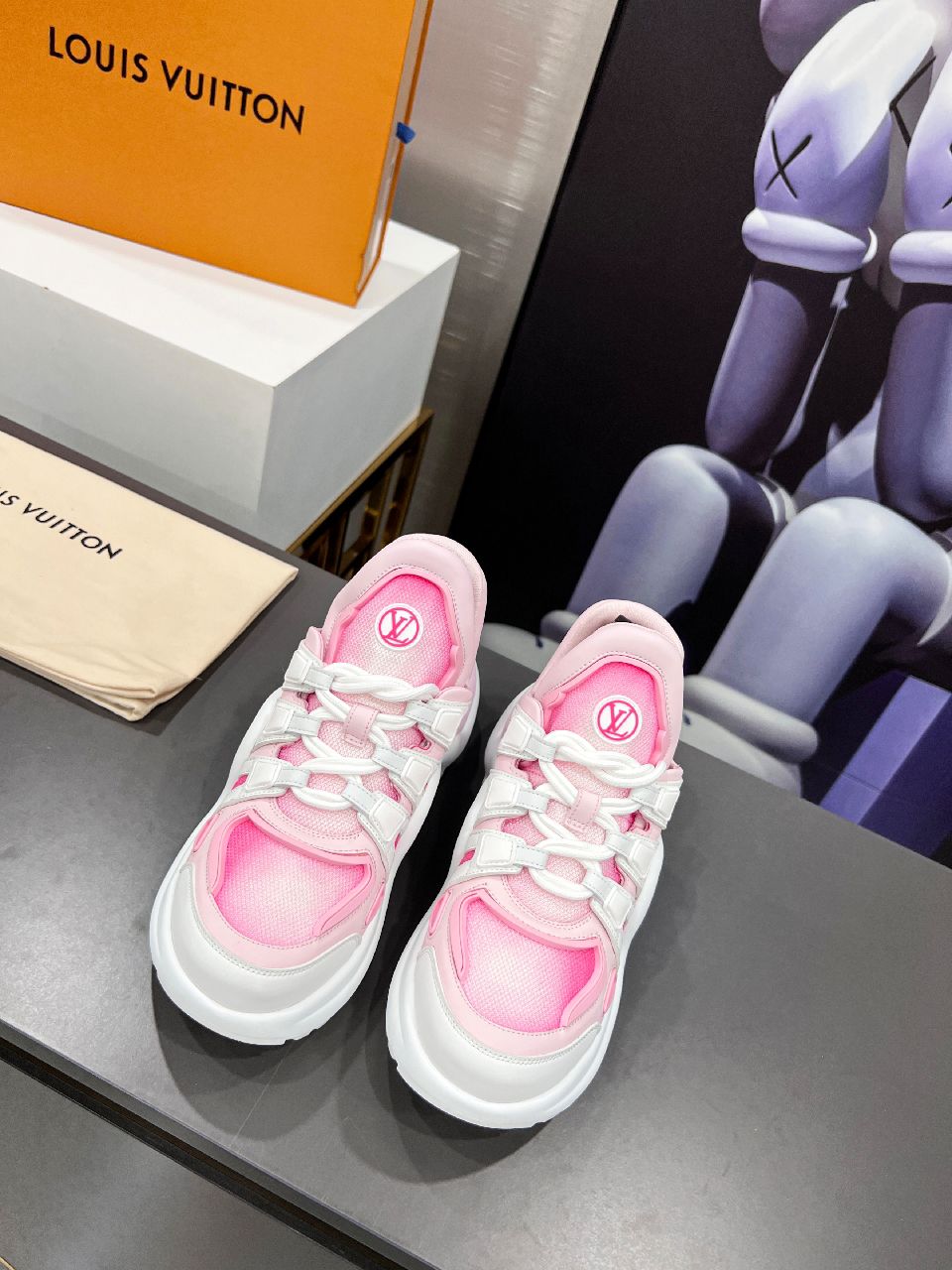 L0vis Vvtt0n Women’s LV Archlight Sneaker Pink For Women LV 1A9RUV