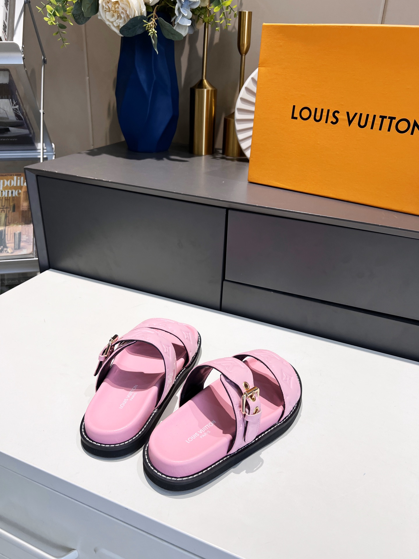 L0vis Vvtt0n Women’s Bom Dia Flat Mule Pink For Women LV