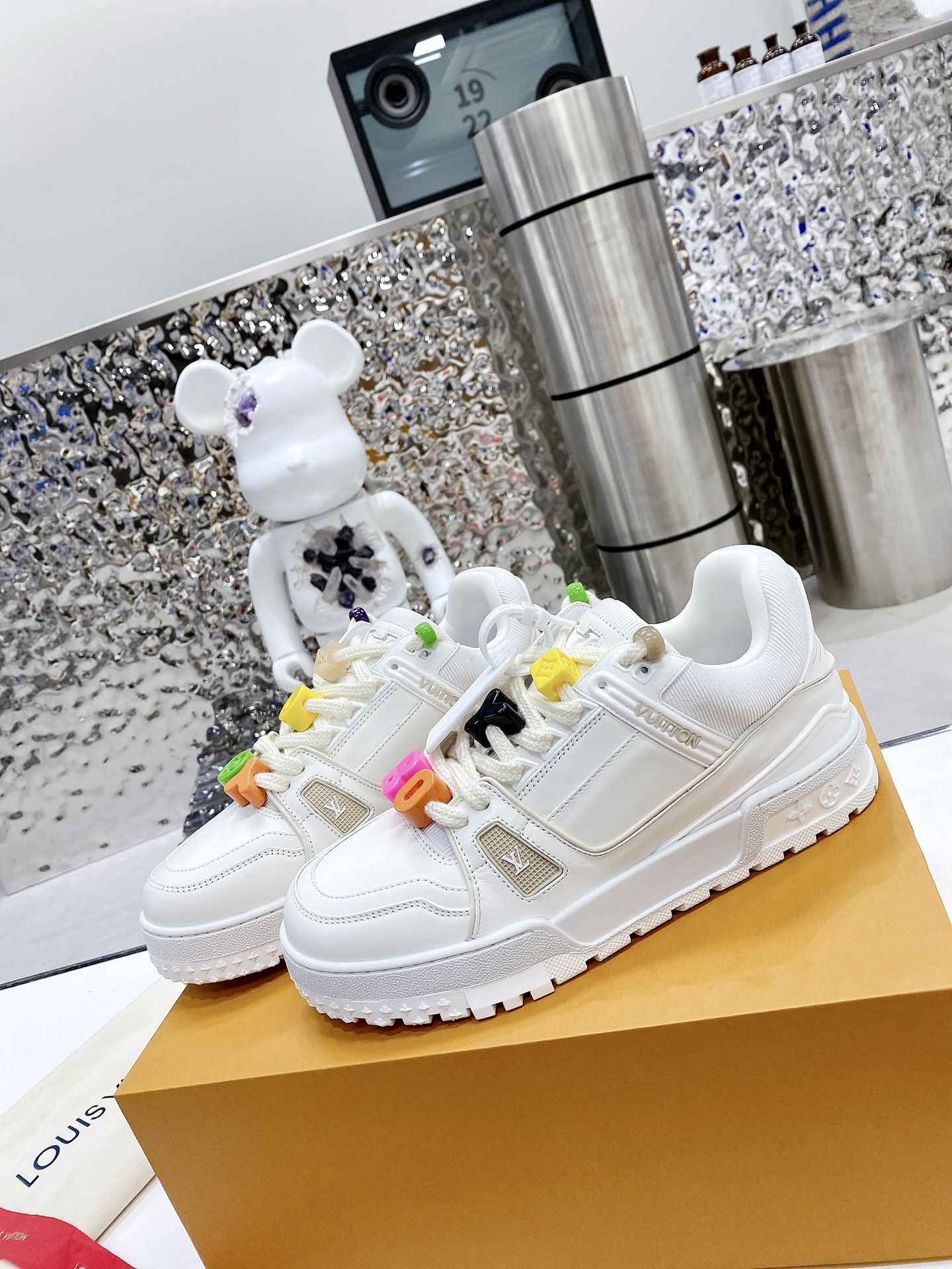 L0vis Vvtt0n LV Trainer Sneaker White For Men LV