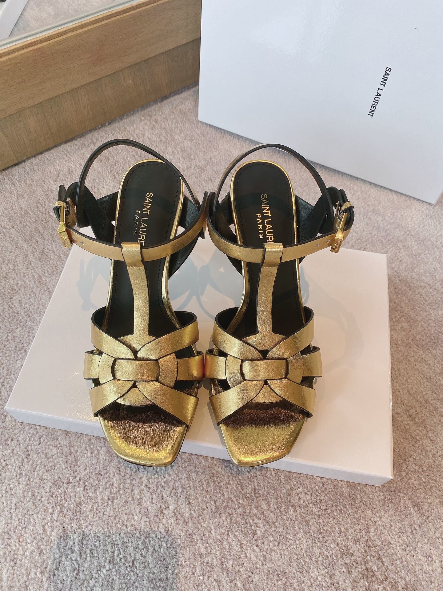 Sa1nt Lau*nt Women’s Tribute Sandals Gold For Women Y51