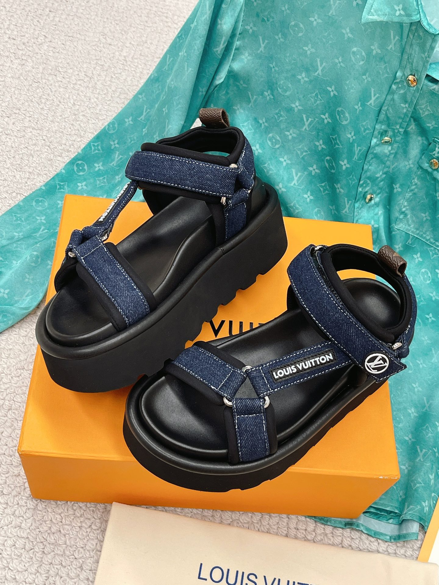 L0vis Vvtt0n Women’s Pool Pillow Flatform Comfort Sandal Blue For Women LV 1AACHL