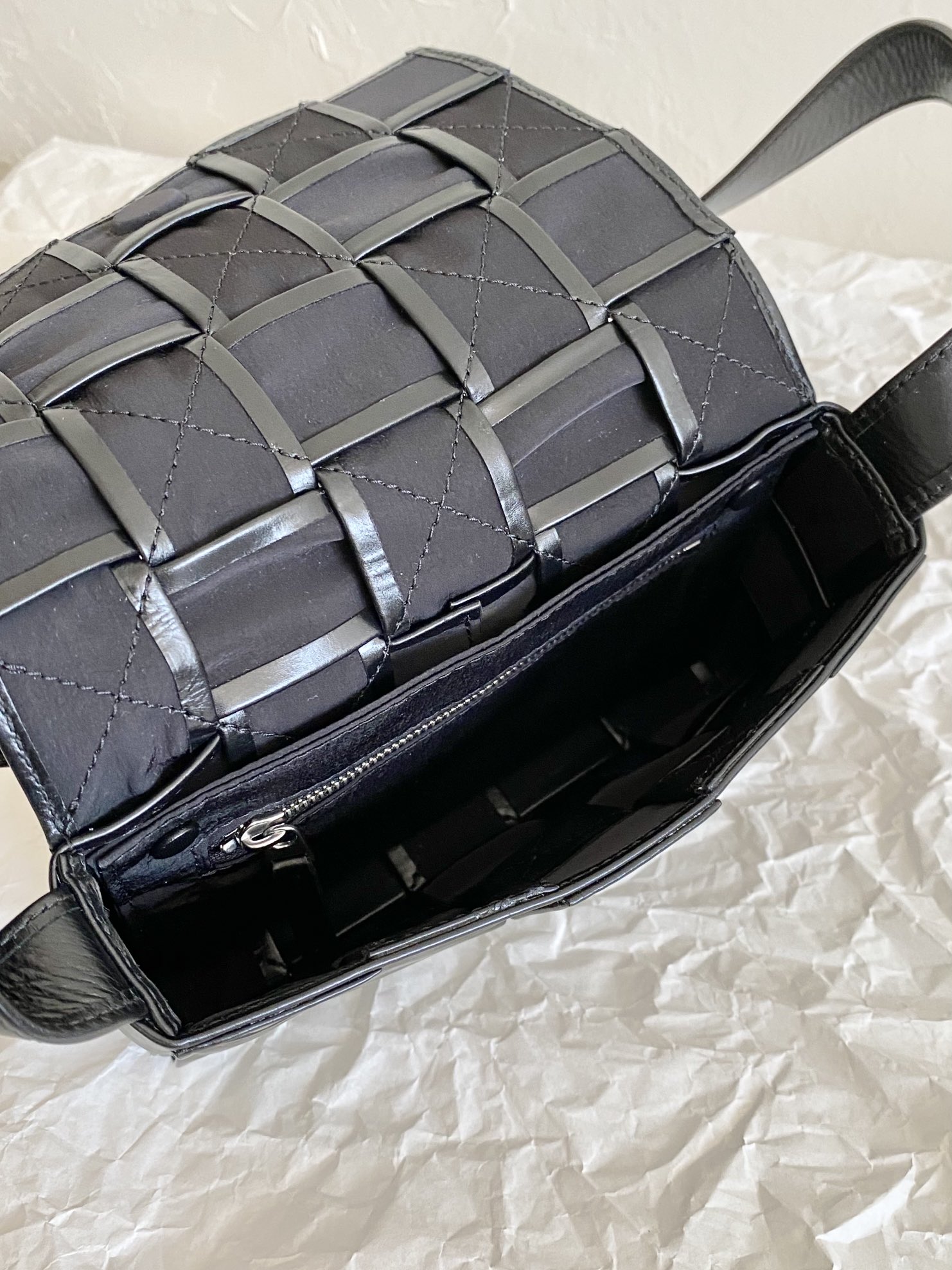 B0tt*ga Ven*ta Padded Cassette Belt Bag Black, For Women, Women’s Bags 7in/18cm 710075VCQR18425