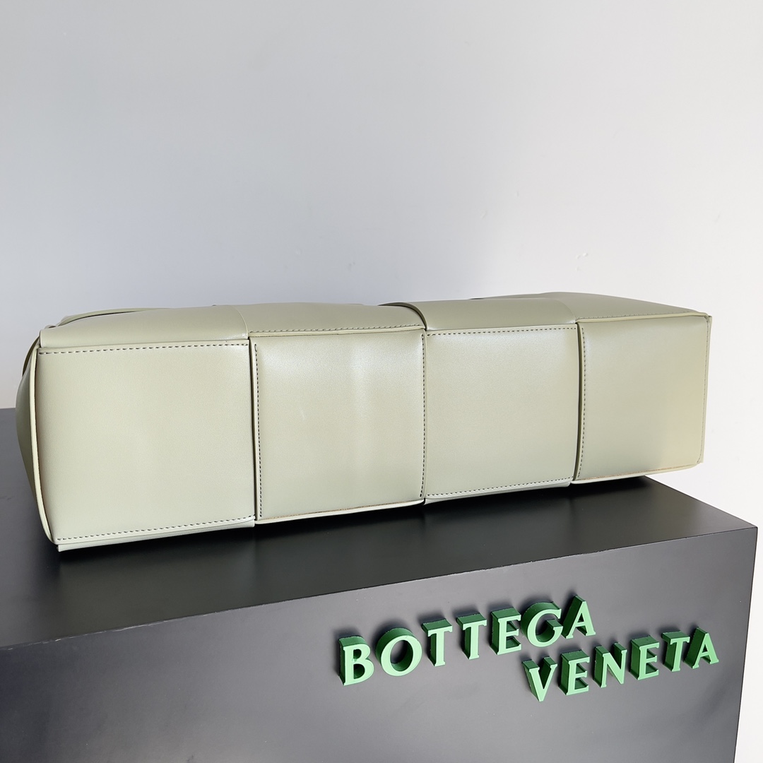 B0tt*ga Ven*ta Large Arco Tote Bag Beige, For Women, Women’s Bags 18.1in/46cm