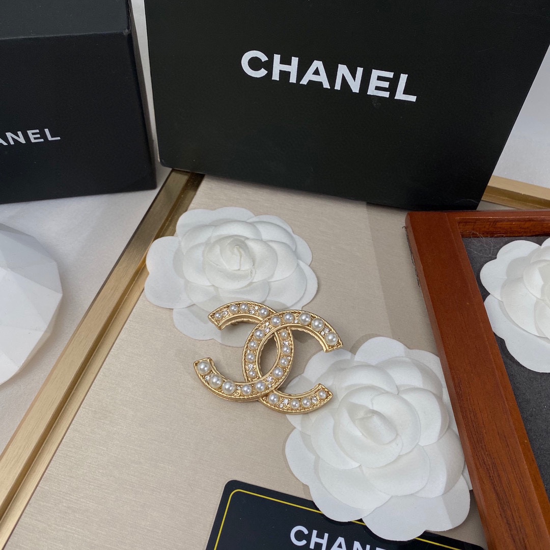 Ch**el Brooch